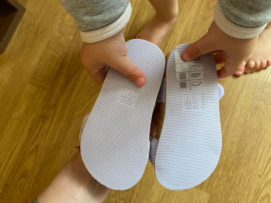 Săndalute H&M noi, mărimea 20-21 (interior 12,4 cm)