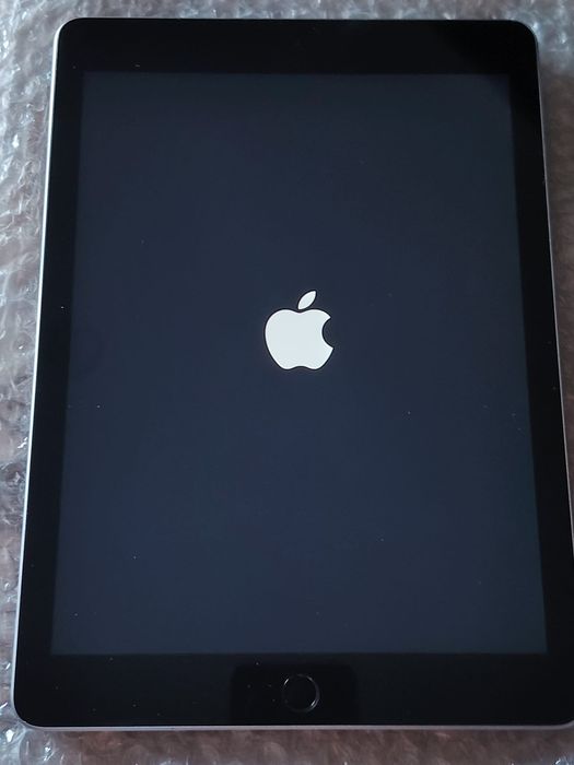 Tableta Apple iPad 9,7”wifi,128Gb,impecabil+Aipods
iPad 9,7” 6th Gen Wifi
128 GB, Space Gray
iPad 9,7” (2018) 6th Gen Wifi
32 GB, Space Gray