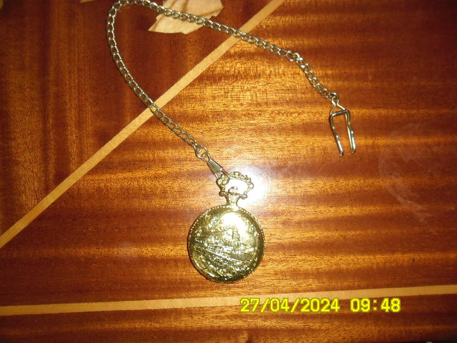 Продам:Монеты значки часы позолоченные.