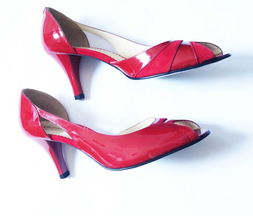 Pantofi de piele lacuita si piele intoarsa rosu cu toc subtire 39