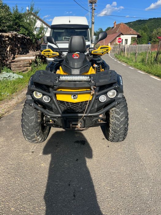 Vând atv can am 1000
