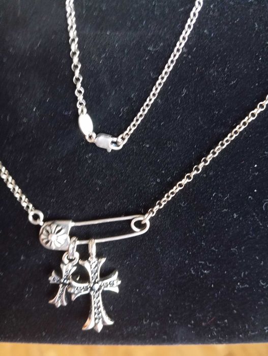 Колие Chrome Hearts - колие с два кръста инкрустирани с черен оникс