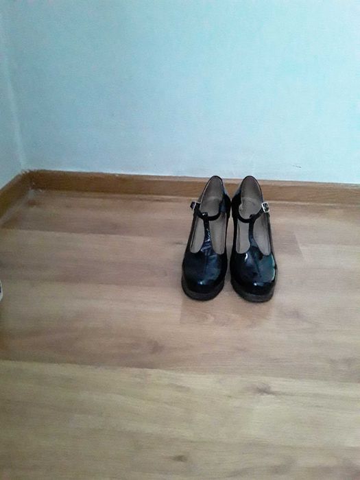 Продам туфли женские