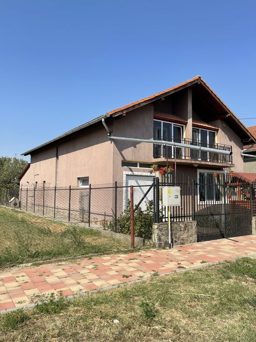 Casa de vanzare complet mobilata