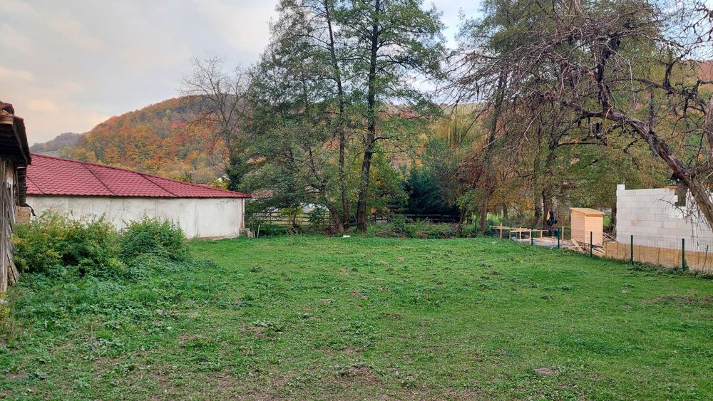 Casa veche + teren- zona superba BRATCA