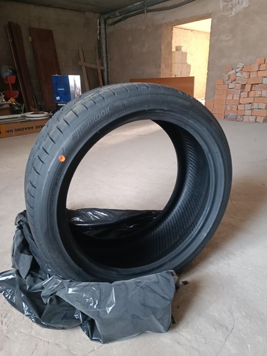 Подам комплект летних Шин 245/40/R19