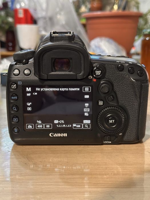 Canon 5d mark iv + обьектив 50mm