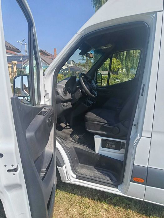 Mercedes eSprinter Generatia I, 2022, baterie: 47 KW, WLTP: 168km, 3,5 tone, 4 europaleti, 2+1 locuri, 22 000 km, 114 CP