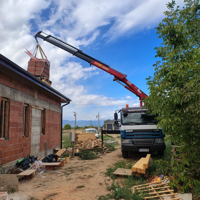 Камион с Кран Камион с Кран