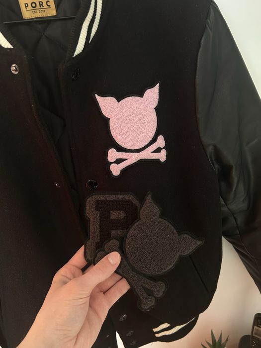Geaca Porc + patch roz cadou