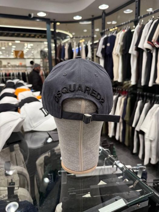 Шапки с козирка различни модели Dsquared