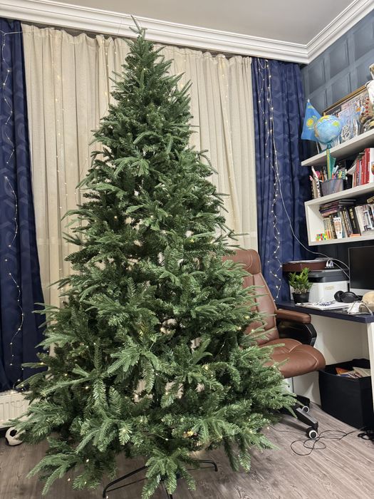 Елка 2,40 см, 2,10 см