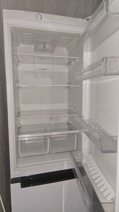 Холодильник indesit