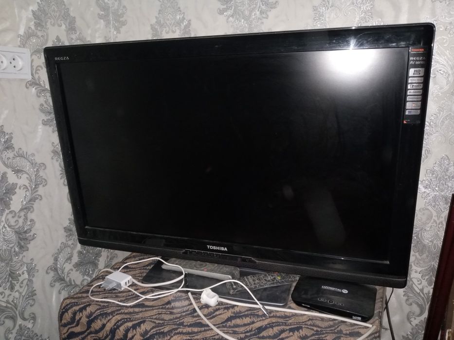 Toshiba regza 40 dyum +. Uzdigital tuner +pultlari