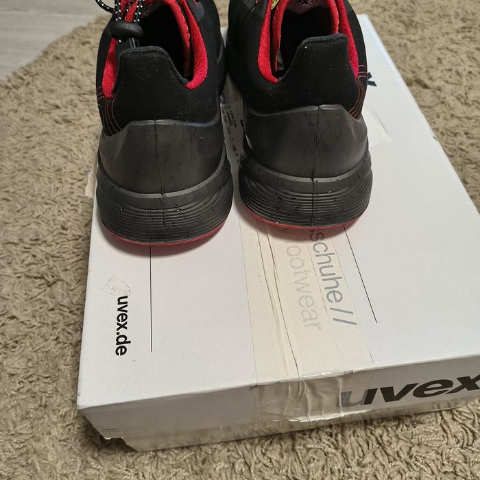 Adidași de munca uvex mărimea 36 noi in cutie