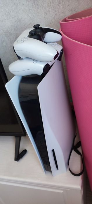 Продам Ps5 купил почти не играл