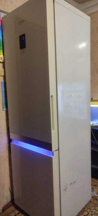 Холодильник с морозильником