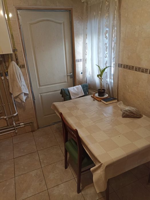 Inchiriez Camera la Curte, utilități incluse in buget