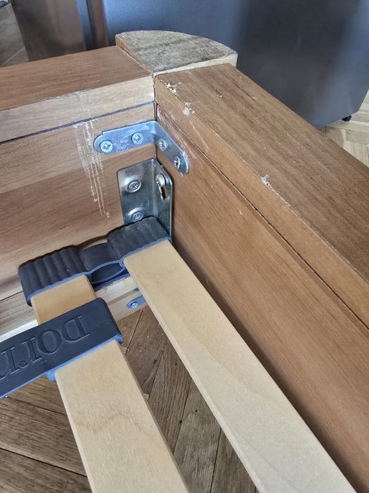 Спалня с нощни шкафчета и подматрачни рамки