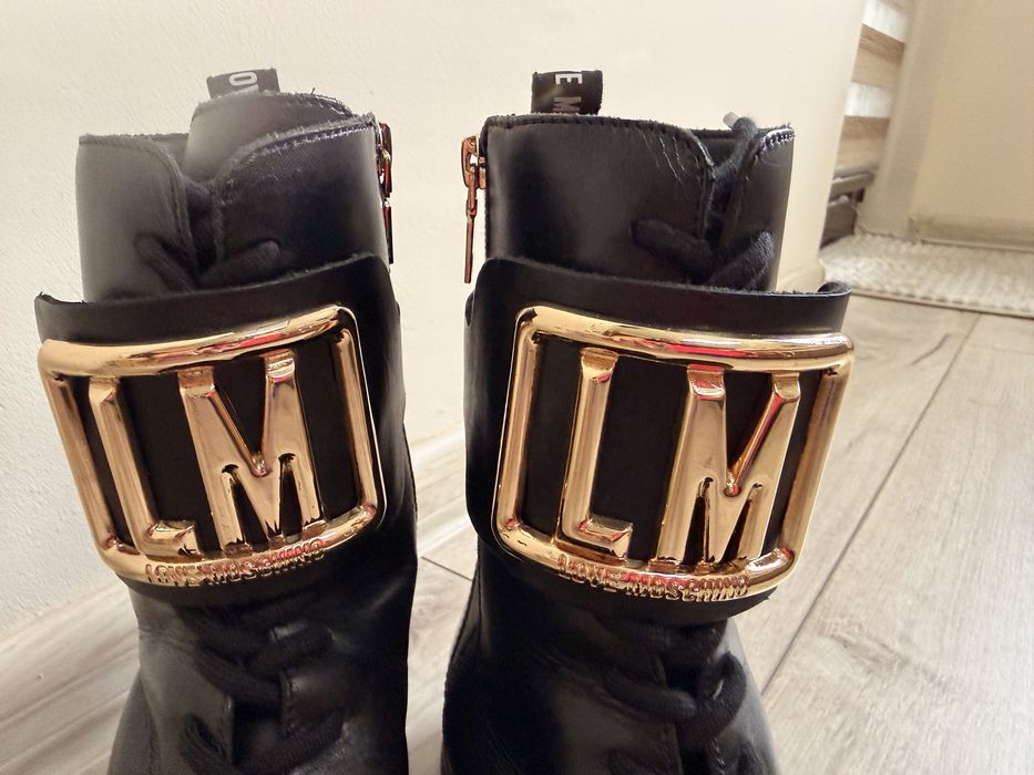 Love moschino оригинални боти