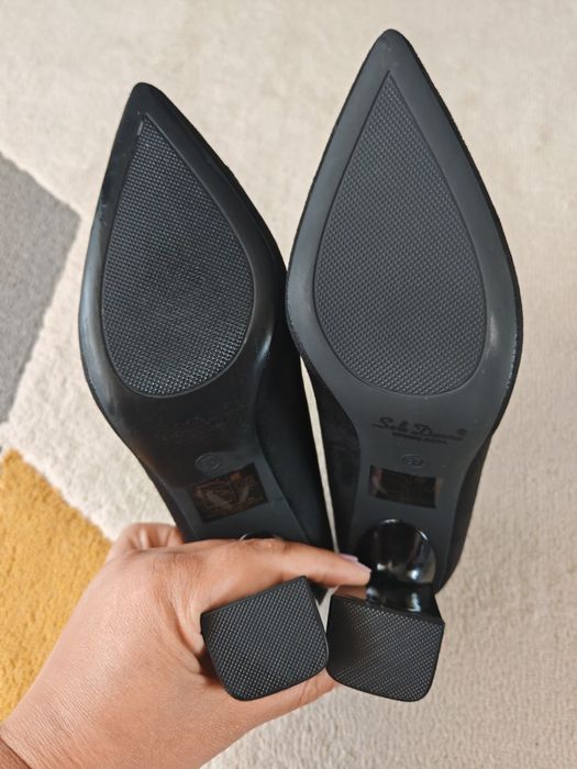 Pantofi negri noi