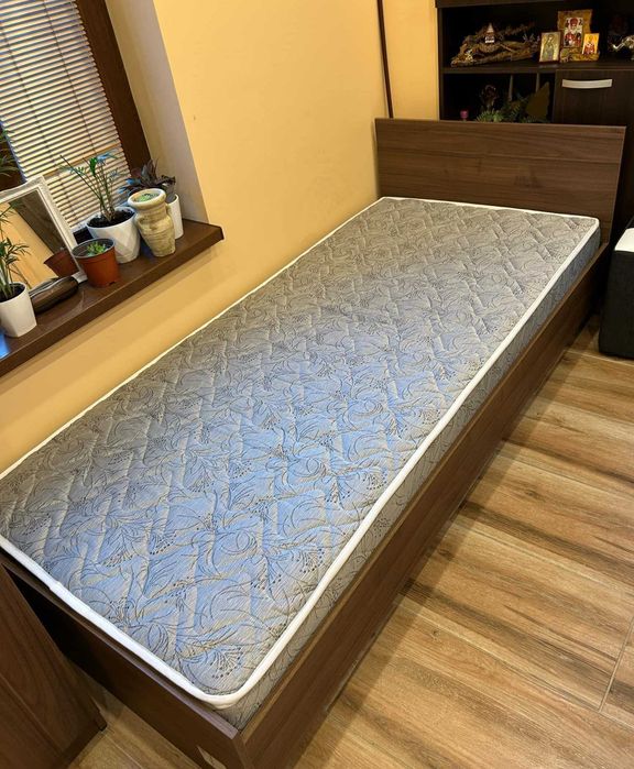 Легло с включен матрак