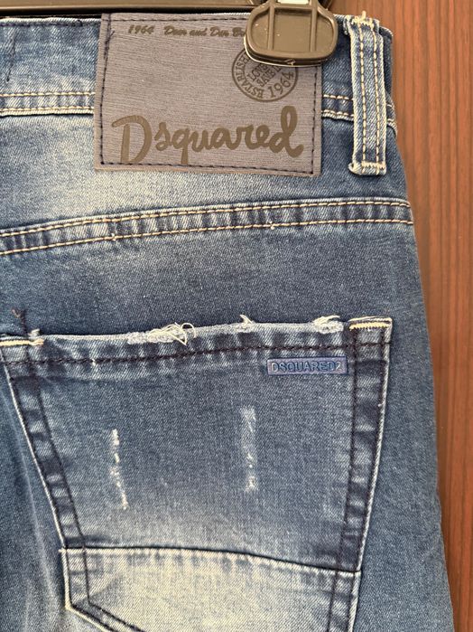 Дънки на марката DSQUARED