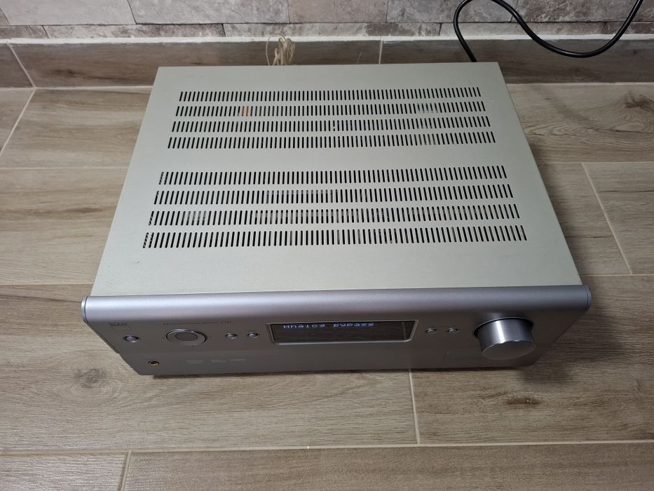 Amplituner  NAD -T 737
