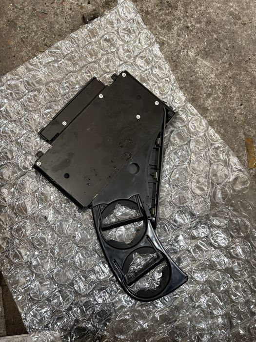 Vw passat 4 Паставка Чаши къп холдър