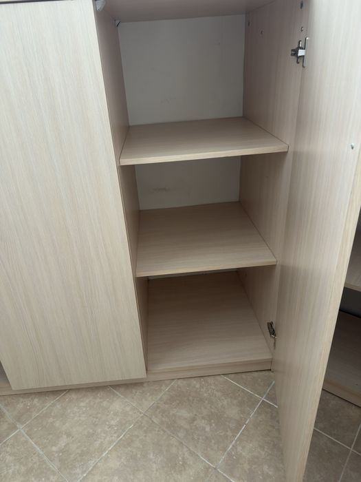 Угловая тумба с полками