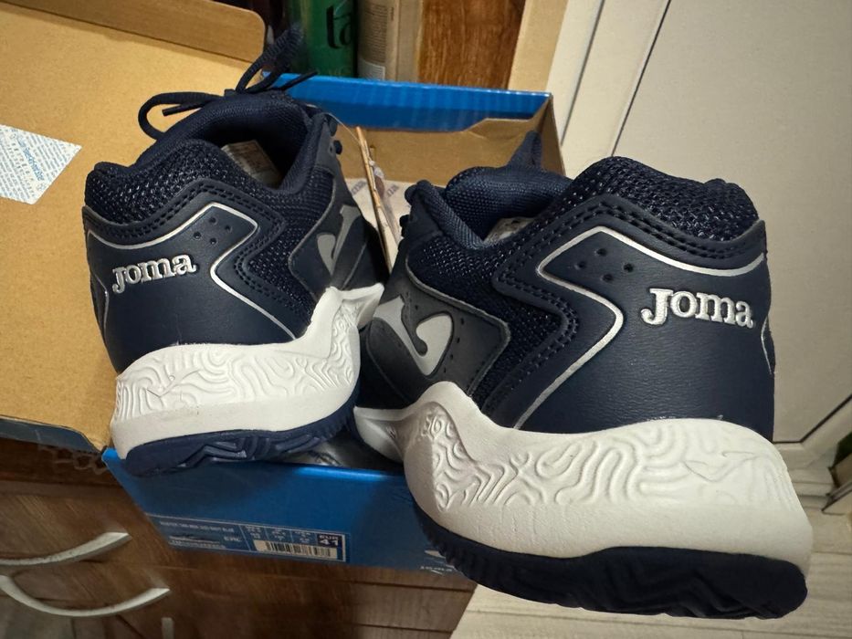 Продавам маратонки за тенис на корт Joma!