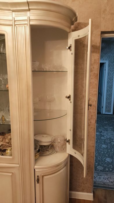 Шкафчик серванта для посуды