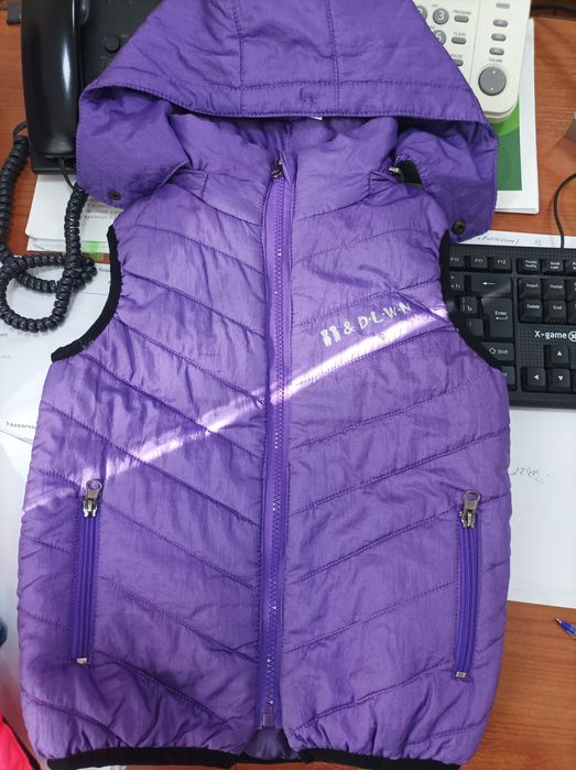 Безрукавки размер 104,122