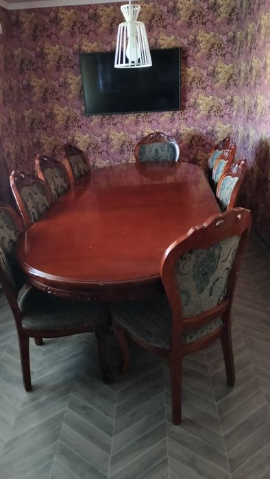 Продам гостиный стол со стульями