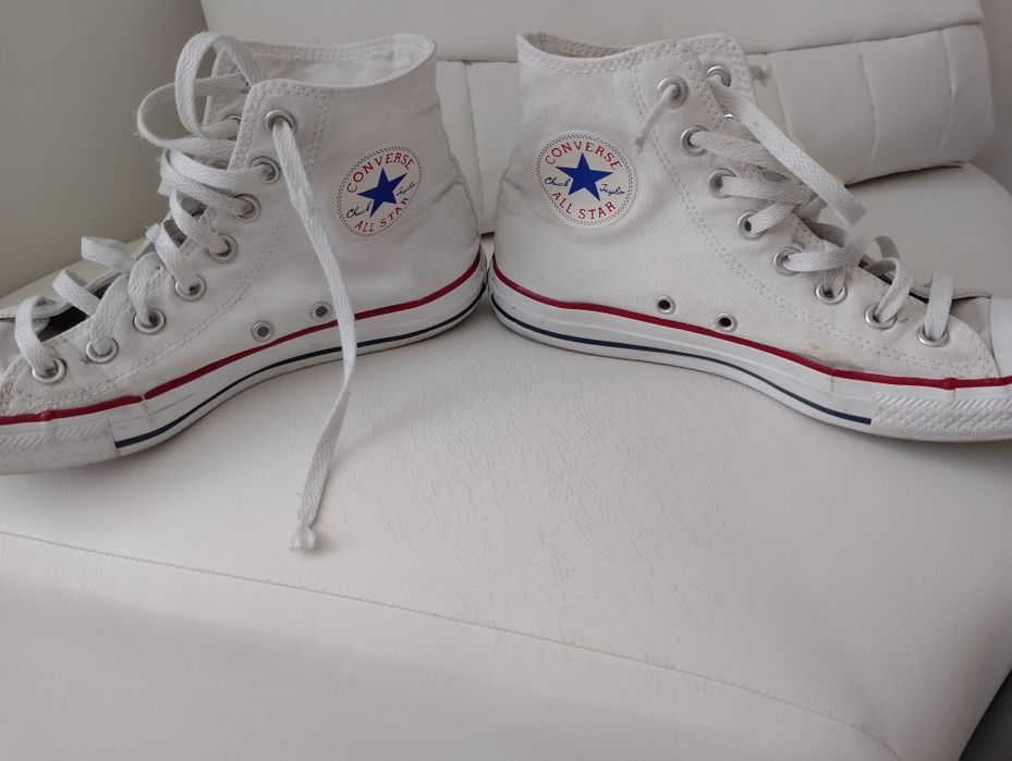 Vând tenesi converse,purtați,urme de purtare,mărimea 39.5, produs orig