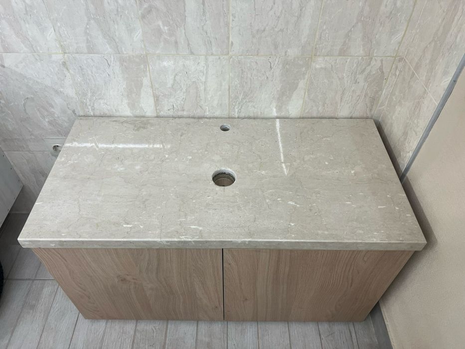 Мраморен плот с шкаф за баня или кухня