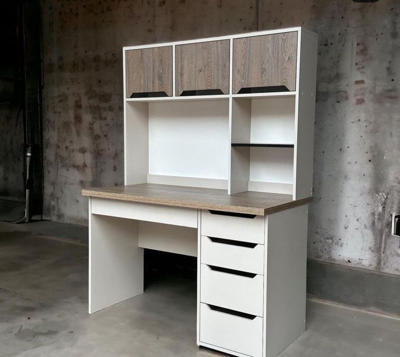 Письменный стол парта. O'quv toli dars qilish uchun va kitovlar ucun