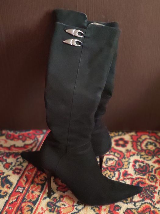 Замшевые чёрные сапоги