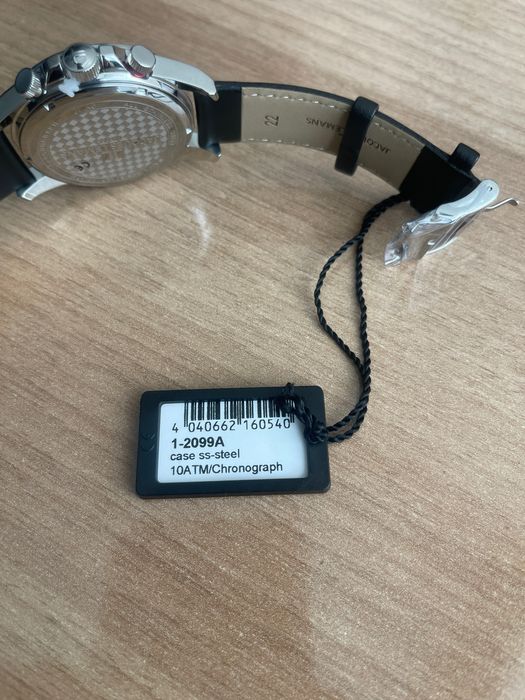 Продаю часы оригинальные