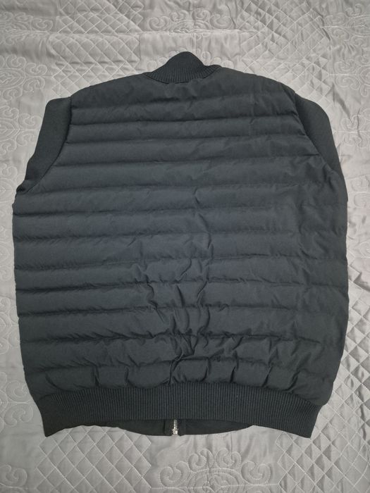 Продаётся куртка от Prada.