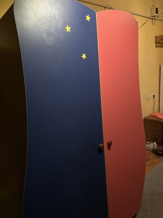 Bolalar shkafi sotiladi