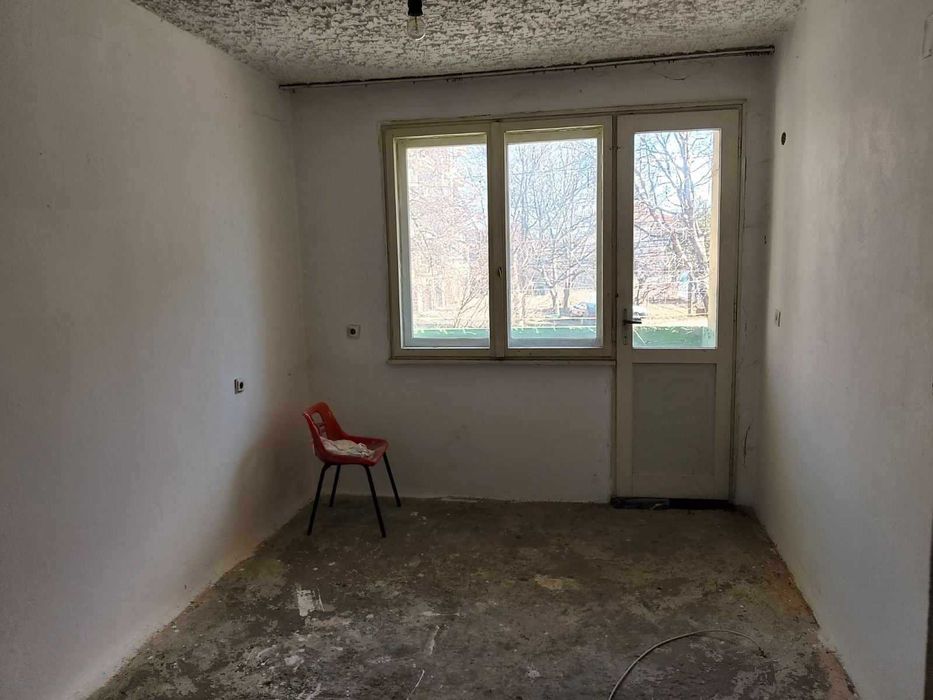 Продава се Тристаен апартамент в Левски - 100 кв.м за 418 €/кв.м - Снимка #3