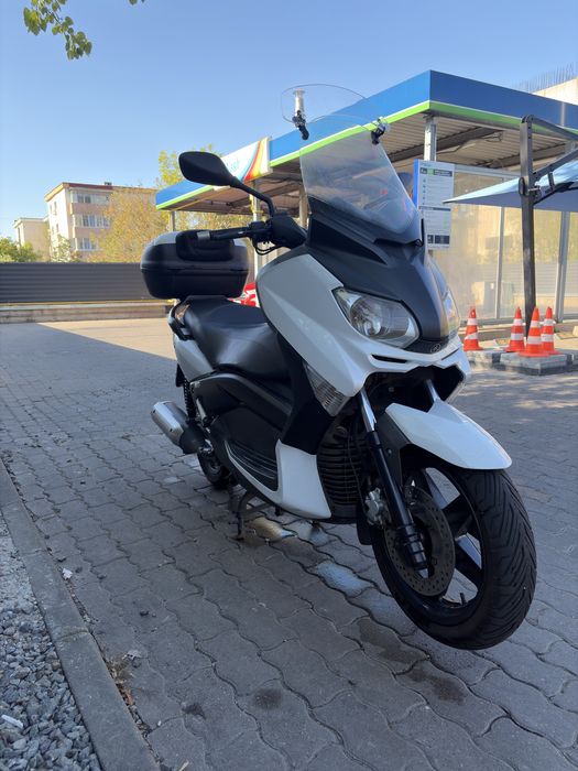 Yamaha X MAX 250