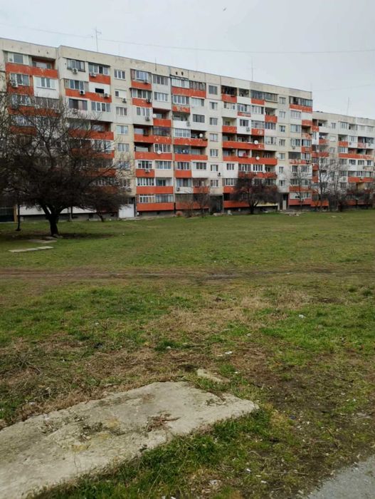 Продава се парцел в жк Обеля 1