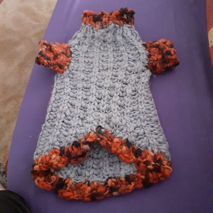 Hăinuțe pentru căței din material si tricotate