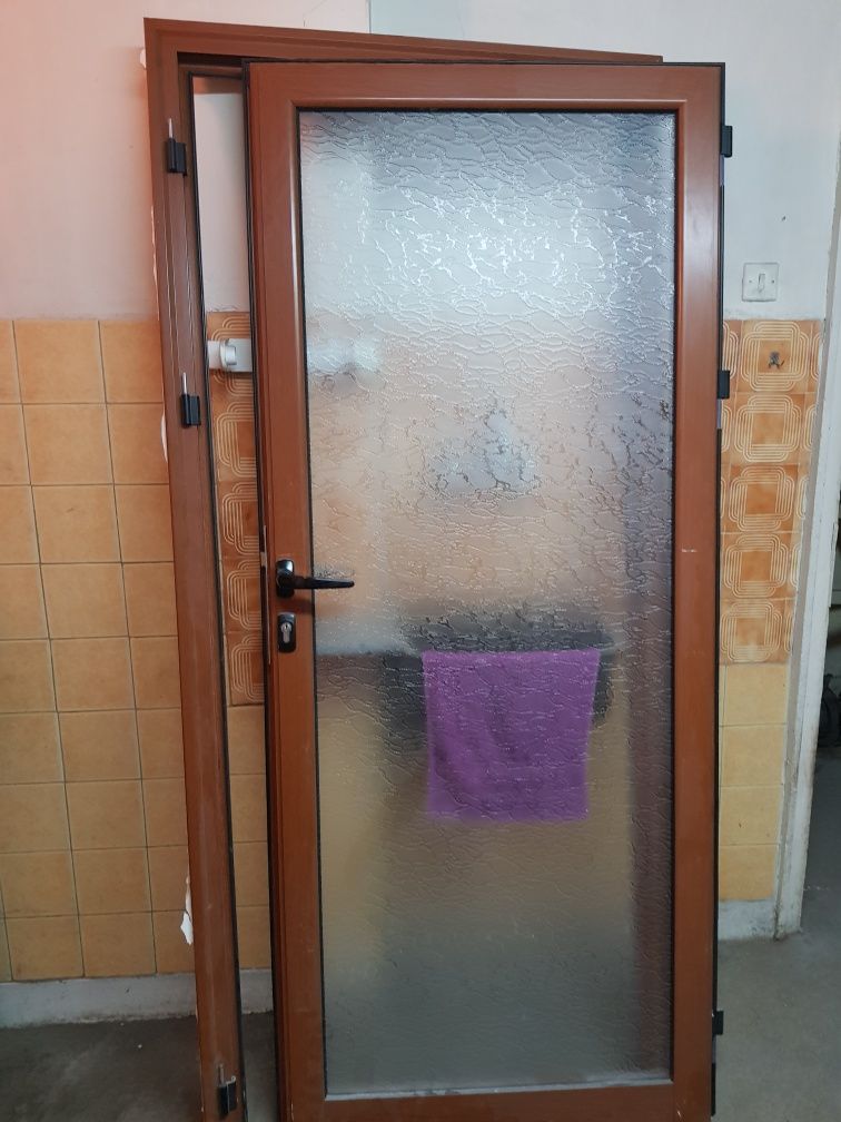 Алуминиева врата с каса гр. Хасково Център • OLX.bg