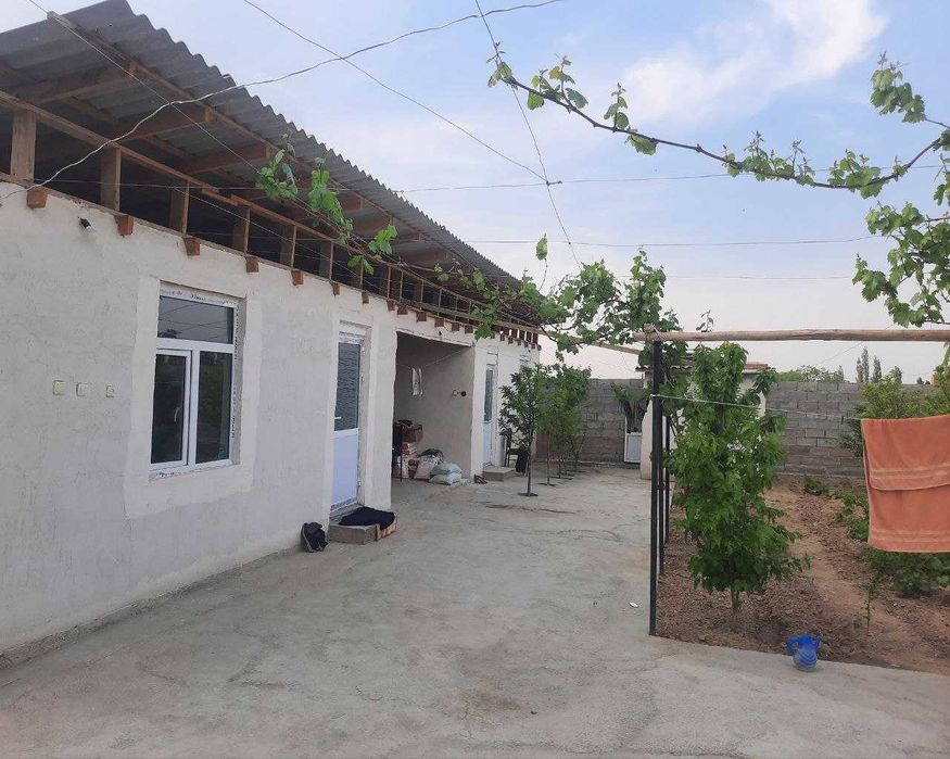 Hovli uy sotiladi. | Продается дом.