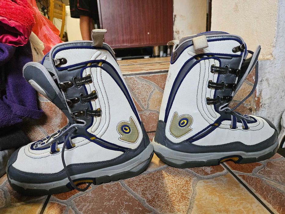 Boots snowboard in stare buna