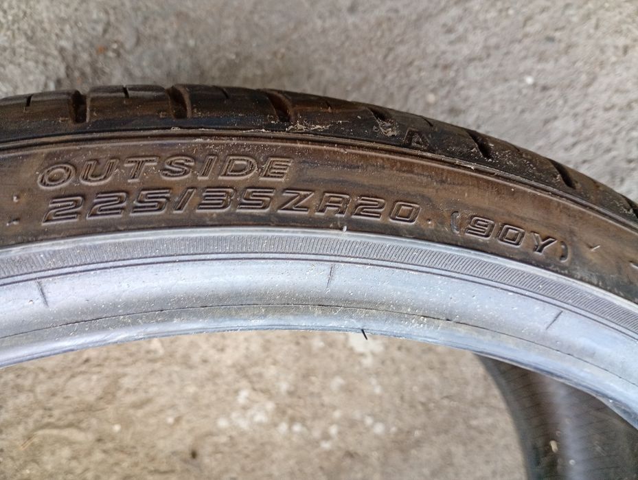 Топ състояние 2бр.225/35/20 Falken dot3819