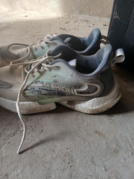 Кроссовки от fashion